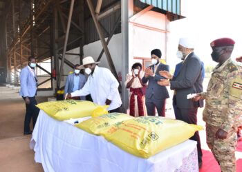President Yoweri Museveni signs one of the 50 Kgs packed sacks of Crest Sugar in the Presences of the Kiryandongo Sugar Ltd Owners during the official commissioning of the Kiryandongo Sugar Ltd Factory in Kiryandongo District on 14th May 2022. Photo by PPU/ Tony Rujuta