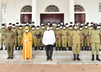President Yoweri Museveni in a group photo with 33 CID Police Constable Graduates who have undergone an induction training course at Sera Kasenyi SFC Military Academy Military school. The President met the CID gradates at State House Entebbe on 18th May 2022. Photo by PPU/ Tony Rujuta.