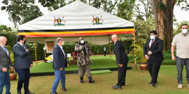 President Yoweri Museveni having a chat with Turkish Investors after a meeting at State House Entebbe on 25th May 2022. Photo by PPU/Tony Rujuta.