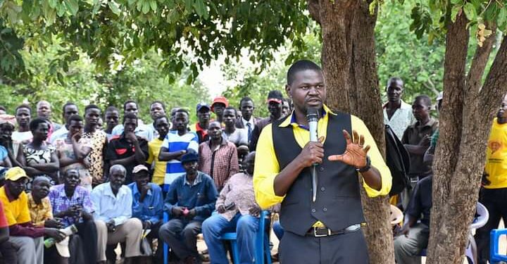 Andrew Ojok Oulanyah campaigning