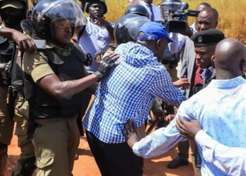 Dr Kizza Besigye arrested