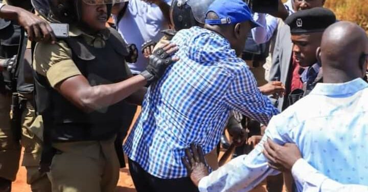 Dr Kizza Besigye arrested