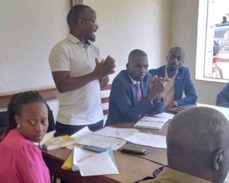 Fort Portal RCC Angalia Kasigwa, with other city officials in a meeting with rivaling families