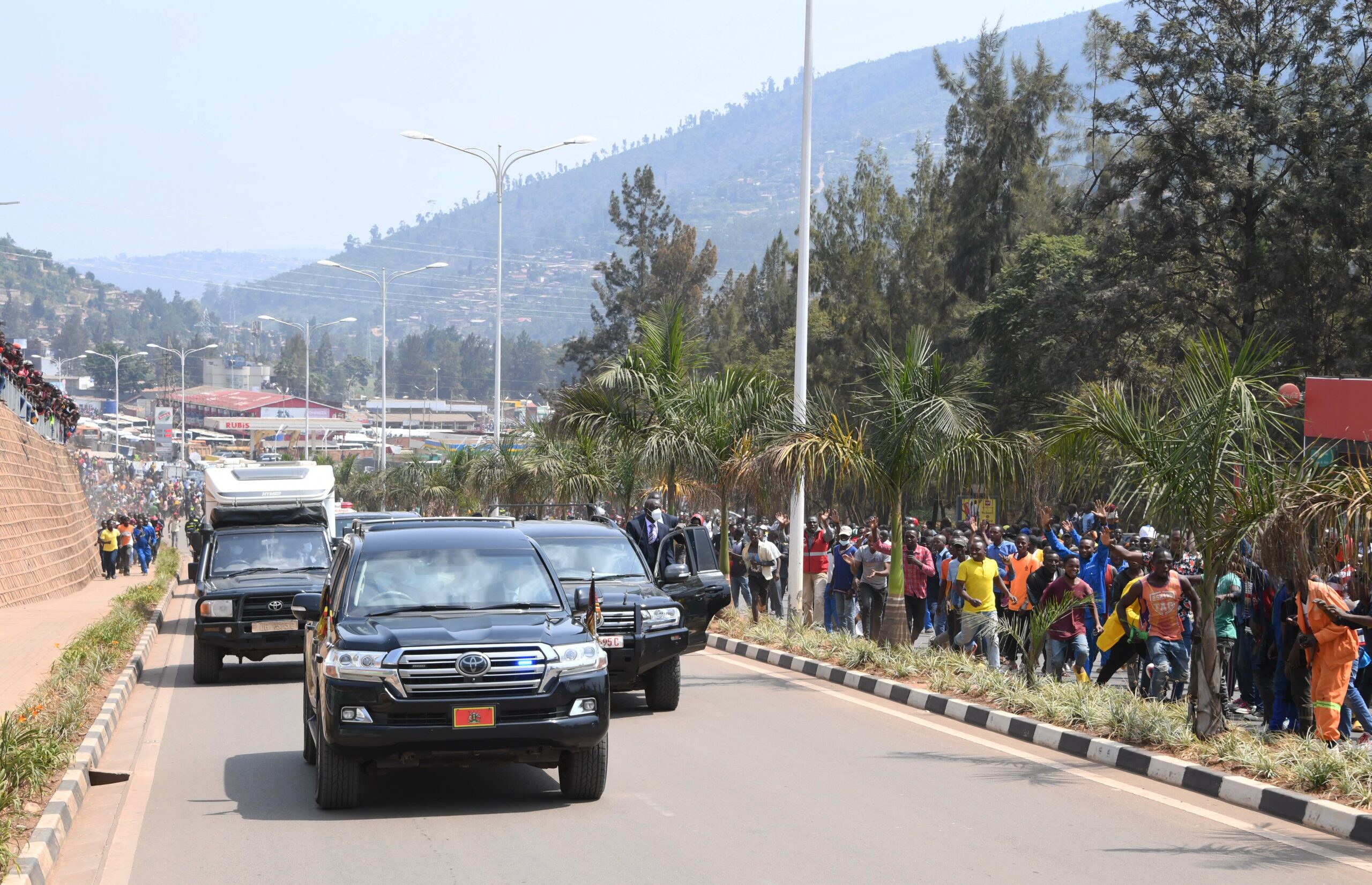 Museveni, CHOGM için Ruanda'nın Başkenti Kigali'ye geldi