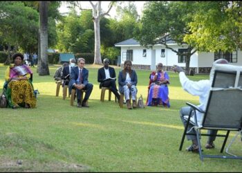 President Yoweri Museveni discussing with HRW officials