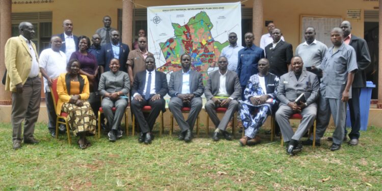 Commandant of NDC – U – Maj Gen Francis Okello (C), Mr Okwalinga Alfred – Mayor of Gulu City , Gulu City Council – Executive Committee and participants of NDC in a group photo while on Study Tour on 23rd June 22