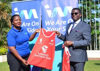 Buganda Kingdom Katikkiro Charles Peter Mayiga hands over kits to
I&M Bank’s Ronnie Zalwango.