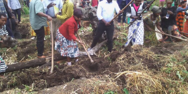 In red is the commissioner at the ministry of water and  environment, Lucy Inyango