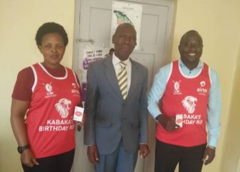 L-R: Jinja Deputy RCC Lydia Karemera, Owek Peter Kizito and Jinja South Division Deputy RCC Mike Ssegawa