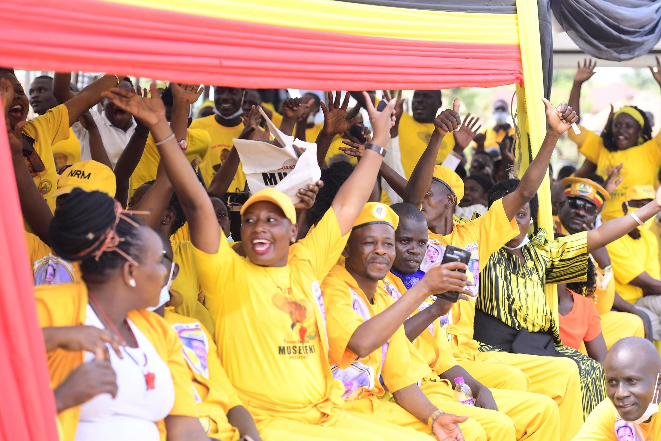 Museveni, Teso halkına siyasetin insanların sorunlarını çözmekle ilgili olduğunu söyler.