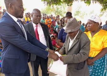 Kagadi Deputy RDC Benjamin Tumusiime with some of the area Residents