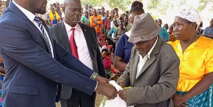 Kagadi Deputy RDC Benjamin Tumusiime with some of the area Residents