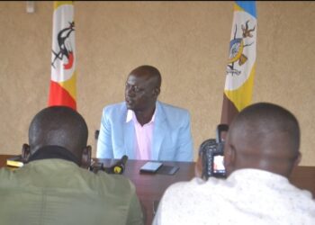 Prof Mohamed Lubega Kisambira(Center),the Chairperson of Busoga Ebyaiffe Committee during the press conference at Bugembe.PHOTO BY ANDREW ALIBAKU