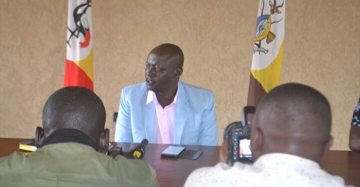 Prof Mohamed Lubega Kisambira(Center),the Chairperson of Busoga Ebyaiffe Committee during the press conference at Bugembe.PHOTO BY ANDREW ALIBAKU
