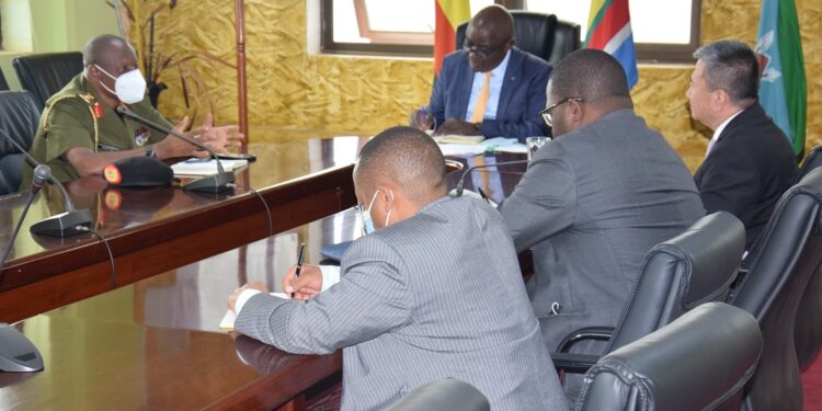 CDF-Gen-Wilson-Mbadi-addressing-a-UN-delegation-in-Mbuya