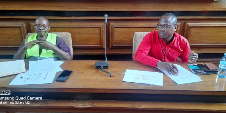 Jinja City Mayor, Alton Kasolo (red shirt)