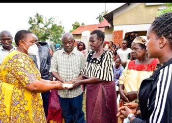 Minister Babalanda hands over President Museveni's contribution of sh5m to Mzee David Wandyete and his wife for loss of their daughter Janet Nekesa