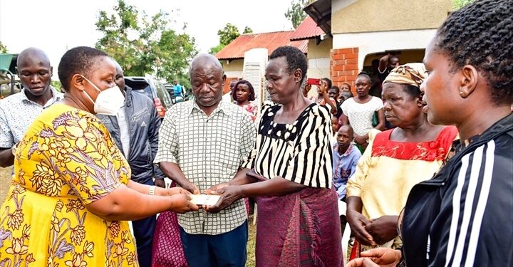 Minister Babalanda hands over President Museveni's contribution of sh5m to Mzee David Wandyete and his wife for loss of their daughter Janet Nekesa
