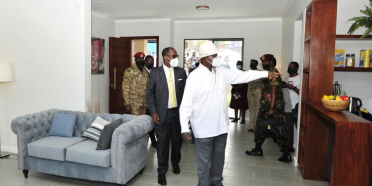 President Yoweri Museveni with the guidance of National Social Security Fund (NSSF) Managing Director and Chief Executive Officer Richard Patrick Byarugaba inspecting one of the houses at the Estate during the commissioning of the NSSF housing project in Sabababo Makindye , Ndejje Division Wakiso District on 8th September 2022. Photo by PPU/ Tony Rujuta.