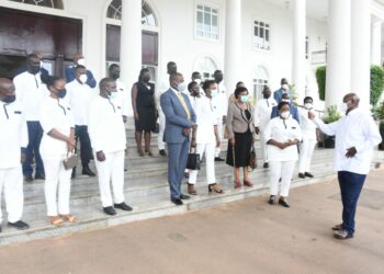 President Museveni in a group photo with Minister Haruna Kasolo and other Emyooga stakeholders