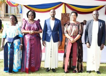 The Kyabazinga of Busoga with a delegation of Neyendeire Development Initiatives (NDI) representatives from Busoga sub region.