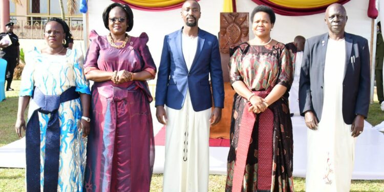 The Kyabazinga of Busoga with a delegation of Neyendeire Development Initiatives (NDI) representatives from Busoga sub region.