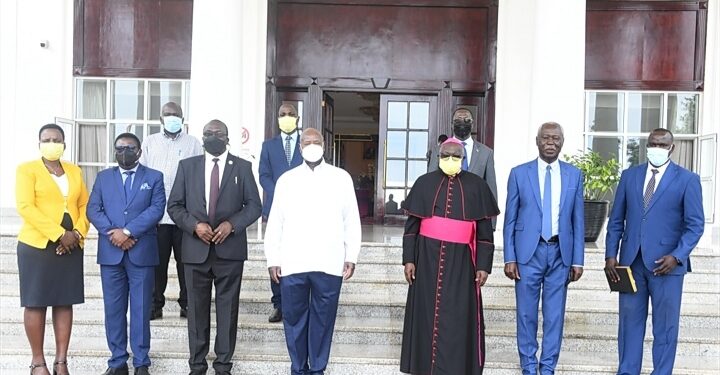President Yoweri Museveni in a group photo with a delegation from Gulu Archdiocese