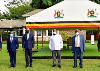 President Museveni poses for a photo with the Secretary-General of African Continental Free Trade Area Wamkele Mène (3rd L) after a meeting at Nakasero. (2nd R) is Trade Minister Francis Mwebesa and other officials