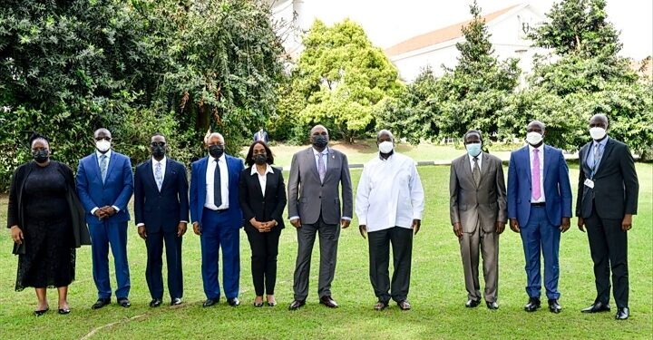 President Museveni poses for a photo with President of African Export  Import Bank Prof. Benedict Oramah (on his R) and his delegation at Entebbe on Monday. (3rd R) is Finance Minister Matia Kasaija