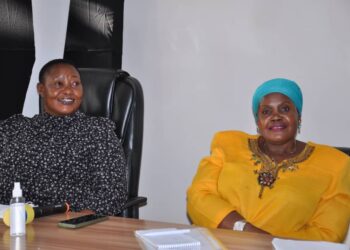 Minister Babalanda with the Third Deputy Prime Minister Rukia Nakadama during the meeting