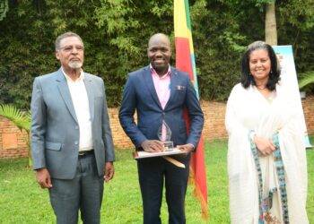 Kungu Al-mahadi Adam (middle) recognised for debunking biased reports against Addis Ababa