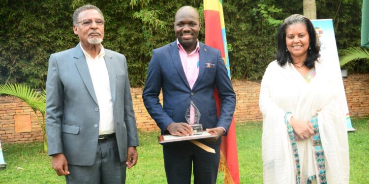 Kungu Al-mahadi Adam (middle) recognised for debunking biased reports against Addis Ababa