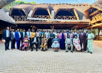 Minister Babalanda in a group photo with the RDCs, RCCs,  their deputies, DISOs, RDC Secretariat and Office of the President Officials at Bomah Hotel, Gulu City (Photo- MOPPU)