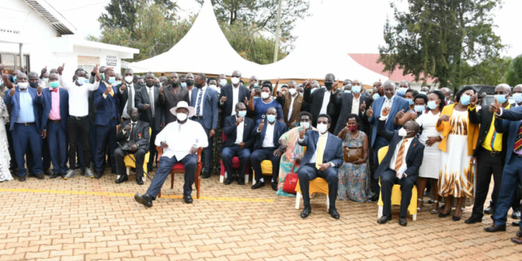 President Yoweri Museveni welcomes FDC members to NRM