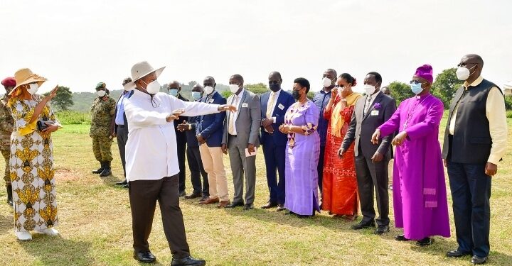 President Yoweri Museveni meeting farmers and leaders of Kiruhura and Kazo districts