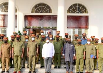 President Yoweri Museveni with student officers from the National Defense College