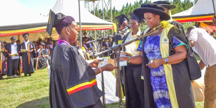 The State House Comptroller Jane Barekye (right) giving certificates to the best graduates during the First Cohort graduation ceremony at the Bunyoro Industrial Hub in Myeeba Nyakaronga Village, Kimengo Sub-county, Masindi District on 5th January 2022. Photo by PPU/ Tony Rujuta.
