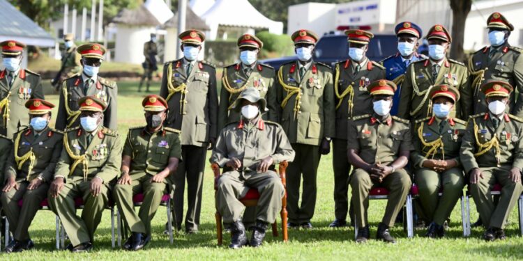 President Yoweri Museveni in a group photo with the NDC-U graduands