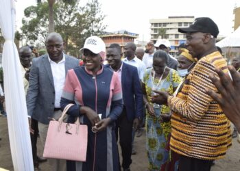 Hajjati Hadijja Namyalo the ONC boss while meeting the Owino traders yesterday