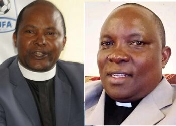 Rev. Enos Kitto Kagodo ku kkono ne Rev. Godfrey Sengendo abalindiridde okulondebwako omu  okufuuka omulabirizi wa Mukono omuggya