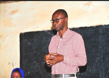 Mr. Moses Byaruhanga addressing small business owners in Kawempe Division