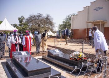 President Yoweri Museveni laying a wreath on the grave of Archbishop Janani Luwum
