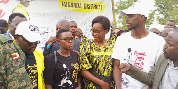 Hon Nabakooba with the people of kasanda