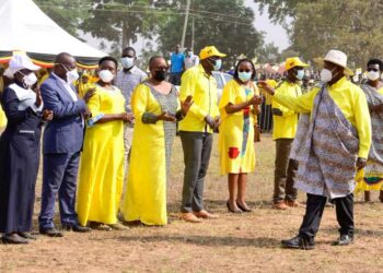 President Museveni welcomed by NRM officials in Soroti