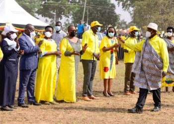 President Museveni welcomed by NRM officials in Soroti