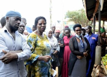 State House officials deliver business booster packages to market vendors in Luwero district