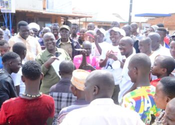 Kakumiro RDC maj. David Matovu centre addressing the members of ONC and the people of Igayaza T/C