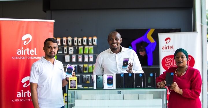 Right to Left: Siddaraju Head of Sales Transtel, Henry Njoroge Marketing Director Airtel Uganda and Ms. Joweria Nabakka Head Data and Devices Airtel Uganda with the iPhone 14, iPhone 14+, iPhone plus, Samsung S23+ and Samsung S23 Ultra.