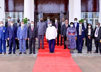 President Yoweri Museveni with a delegation from Algeria  in a group photo at State House Entebbe