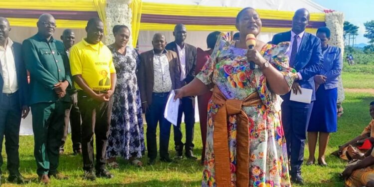 Hon Babirye Milly Babalanda addressing people of Bugweri